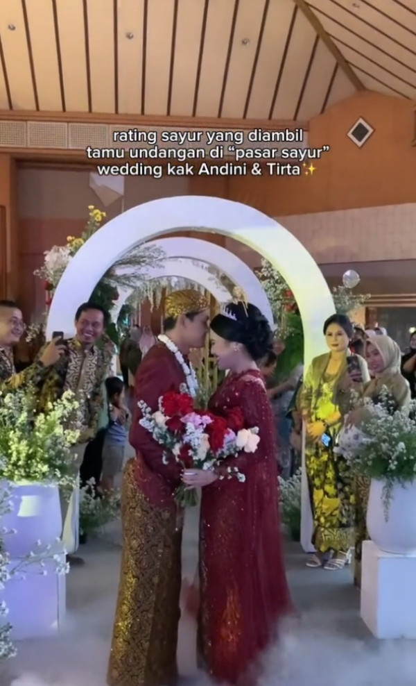 Viral! Pernikahan Ini Jadikan Sayuran sebagai Suvenir, Tamu Undangan Bebas Bawa Pulang Sepuasnya