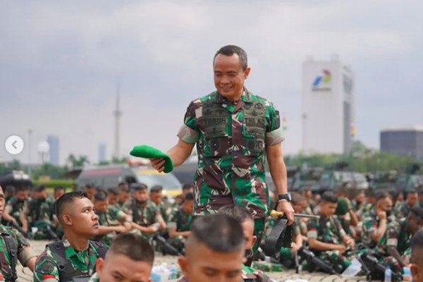 Komandan Pusterad Sejak Validasi Organisasi, Nomor 1 Jenderal Bintang 3 TNI AD Pertama asal Papua