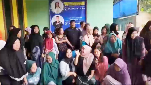 Sosialisasikan KTA Berasuransi di Cigombong Bogor, Bacaleg Perindo Drisye Siahaya Disambut Antusias Ratusan Warga