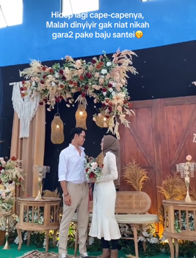 Viral! Pasangan Mempelai Dicibir Tak Niat Nikah Gegara Baju Pengantin yang Kelewat Santai