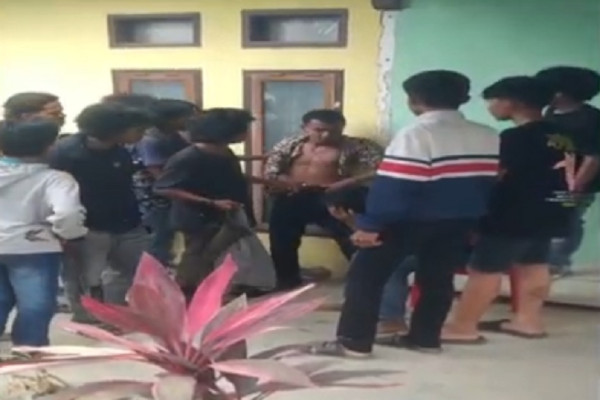 Tertangkap Curi Motor, 2 Pemuda di Kendari Babak Belur Dihajar Massa