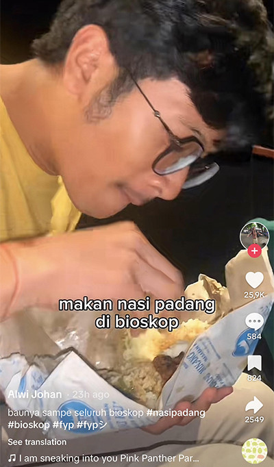 Viral! Pria Ini Selundupkan Nasi Padang dan Memakannya di dalam Bioskop, Netizen Geram