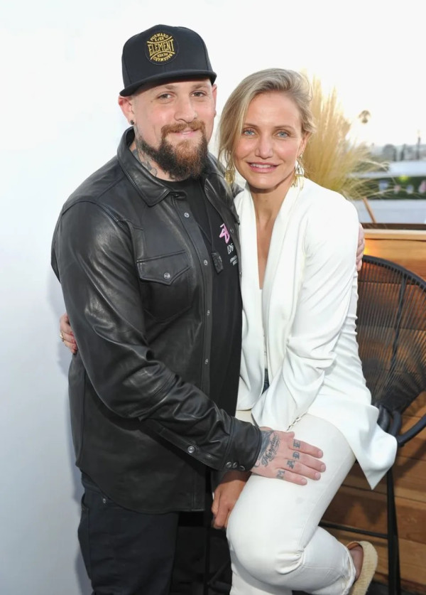 7 Artis Hollywood Pilih Menikah di Rumah, Terbaru Chris Evans dan Alba Baptista
