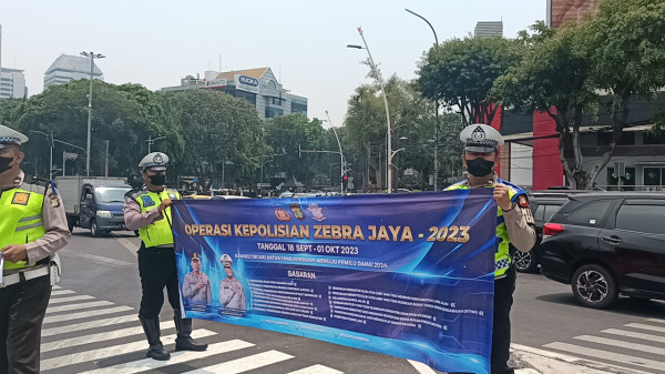 Operasi Zebra Jaya 2023, Pengemudi Ojol Dapat Sembako