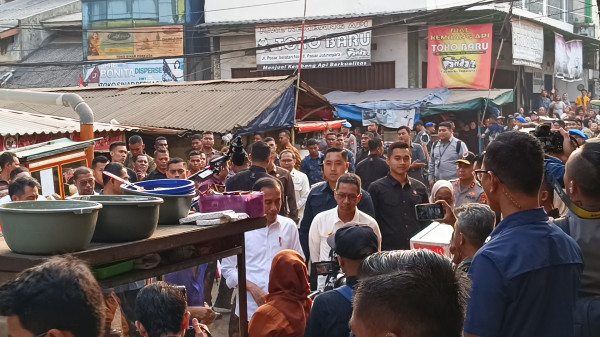 Presiden Jokowi Sidak Pasar Bali Mester Jatinegara Pagi Ini, Cek Harga Pangan