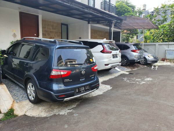 Parkir Mobil di Jalan Depan Rumah Disebut Kemenag Haram, Aturan Resminya Bagaimana?