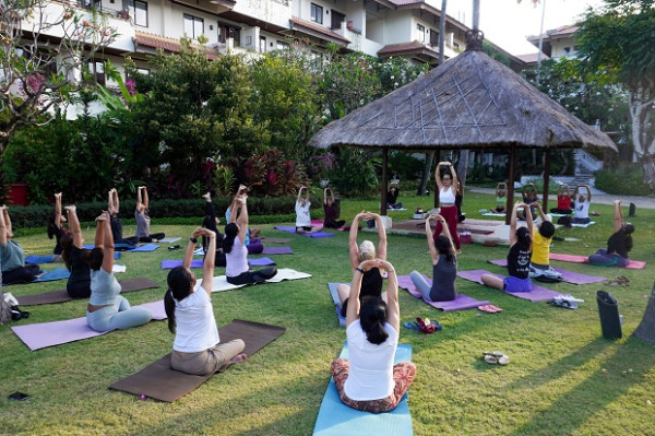 Hotel Nikko Bali Berpartisipasi dalam World Wellness Weekend dan International Coastal Clean-up