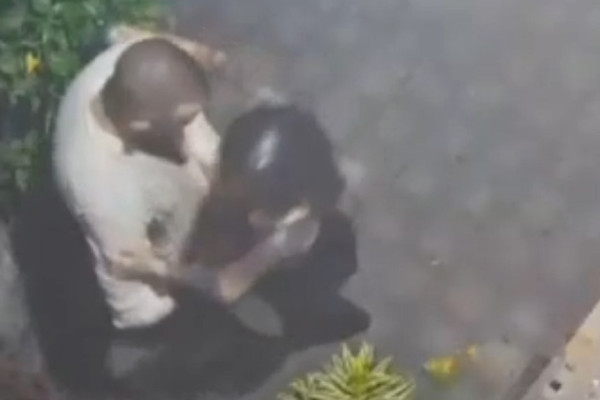 Asyik Bersetubuh di Depan Rumah Warga Kuta Bali, Bule Italia Ditangkap Polisi