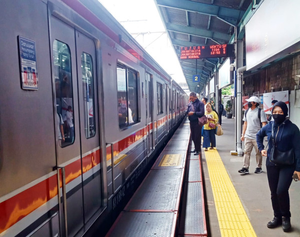 5 Alasan Karyawan di Jakarta Naik KRL Menuju Kantor, Nomor Terakhir Lebih Irit