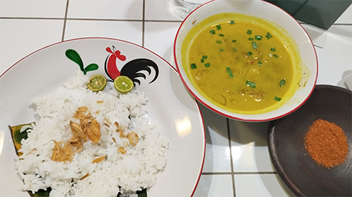 Unik! Kafe di Jaksel dengan Staf para Oma, Sensasinya seperti Makan di Rumah Sendiri