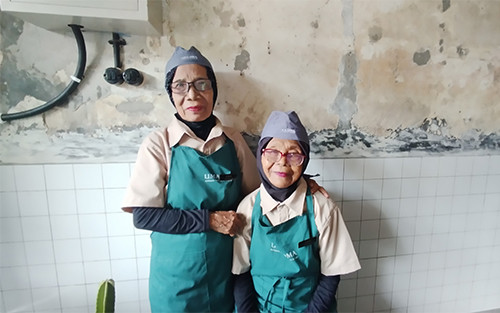Unik! Kafe di Jaksel dengan Staf para Oma, Sensasinya seperti Makan di Rumah Sendiri
