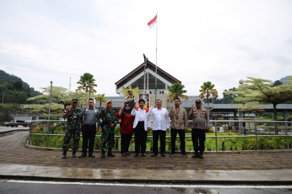Kunjungi PLBN Entikong, Kepala BPIP Komitmen Perkuat Ideologi Pancasila di Perbatasan Negara