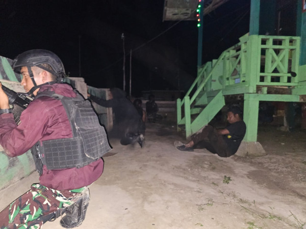 Mencekam! Pos TNI di Distrik Aroba Papua Barat Diberondong Tembakan OTK