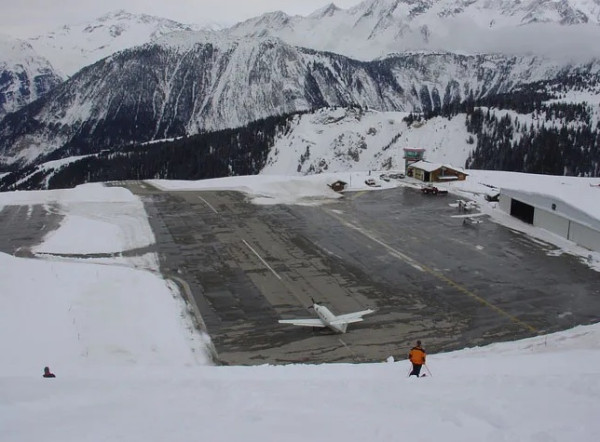 10 Bandara Paling Berbahaya di Dunia, dari Antartika hingga Himalaya