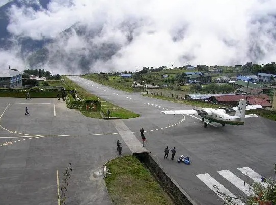 10 Bandara Paling Berbahaya di Dunia, dari Antartika hingga Himalaya