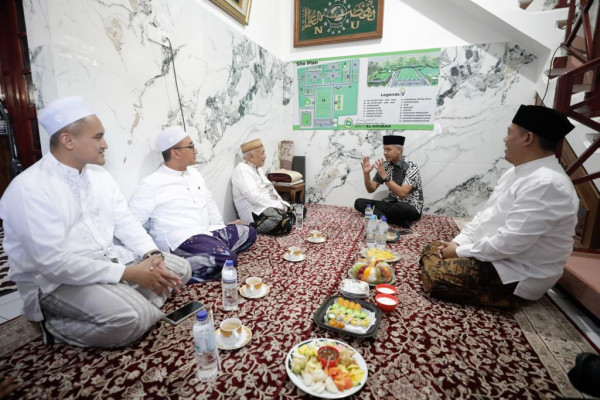 Ganjar Pranowo Didoakan Kiai dan Santri di Pasuruan Jadi Pemimpin Masa Depan