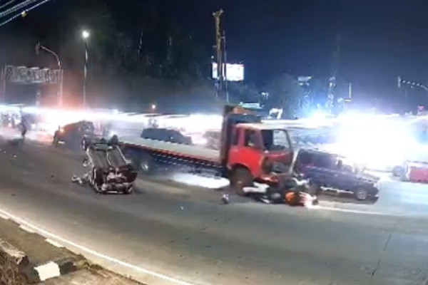 Inilah Detik-detik Tabrakan Maut yang Terekam CCTV di Exit Tol Bawen