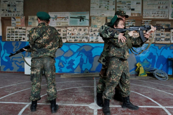 10 Strategi Pemerintah Rusia Menerapkan Kurikulum Militeristik untuk Mempersiapkan Generasi Siap Perang