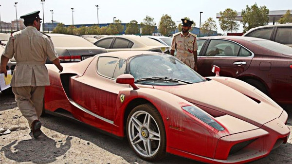 5 Fakta Kuburan Supercar di Dubai, Banyak Mobil Mewah Layak Pakai Tergeletak Ditinggal Pemilik