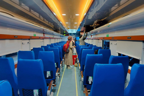 Buang Kursi Tegak, Kereta Ekonomi New Generation Punya Tarif Baru