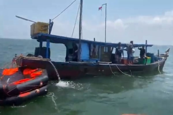 Kapal Tenggelam di Perairan Padang Tikar, 2 ABK Ditemukan Selamat