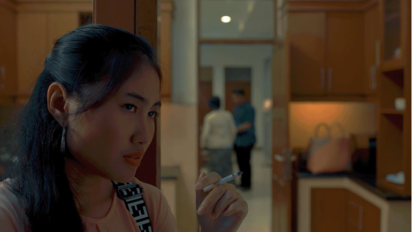 Review Film Family Room: Pengumuman Besar di Meja Makan