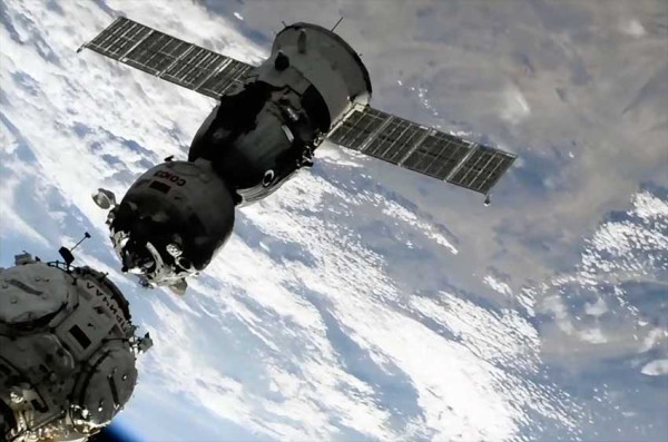 Setahun Bertugas di Luar Angkasa, 2 Kosmonot Rusia dan Astronot NASA Tiba di Bumi