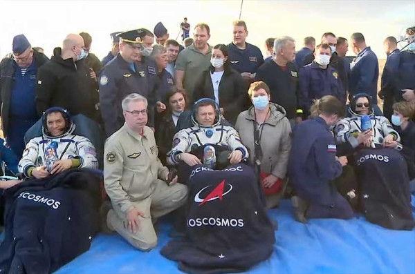 Setahun Bertugas di Luar Angkasa, 2 Kosmonot Rusia dan Astronot NASA Tiba di Bumi