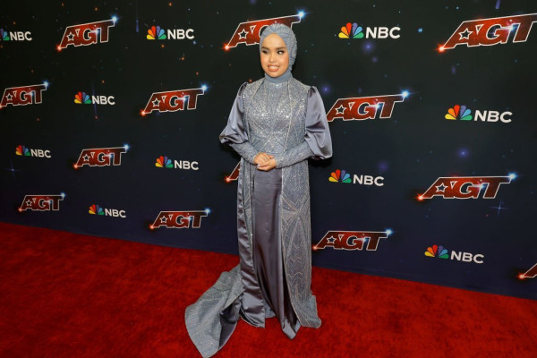 5 Potret Putri Ariani di Final America's Got Talent 2023, Berkilau dengan Gaun Biru