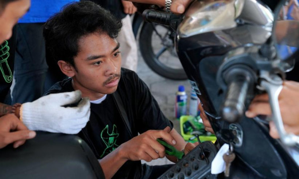 Jadi Profesi Menjanjikan, Tekiro Latih Masyarakat Pekerja Jadi Mekanik