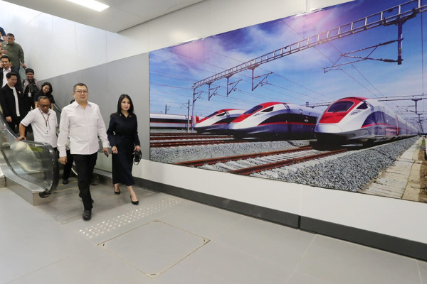 Jajal Kereta Cepat Whoosh, HT: Bisa Bikin Ekonomi Efisien