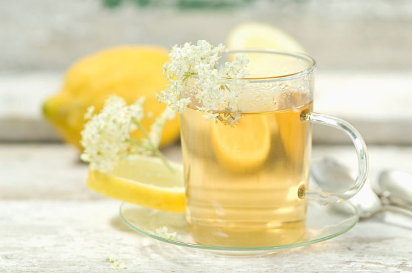 5 Jenis Teh yang Ampuh Meredakan Sakit Tenggorokan