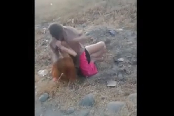 Berebut Pacar, 2 Gadis Cantik di Makassar Duel di Tepi Waduk Pampang