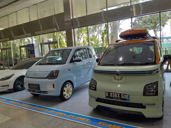 Adu Cantik Mobil Listrik Murah di Indonesia, Seres E1 vs Wuling Air ev