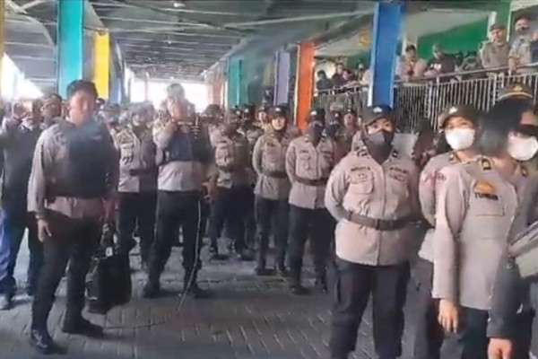 Ricuh! Aksi Saling Dorong Pecah di Pasar Butung Makassar, Ini Pemicunya