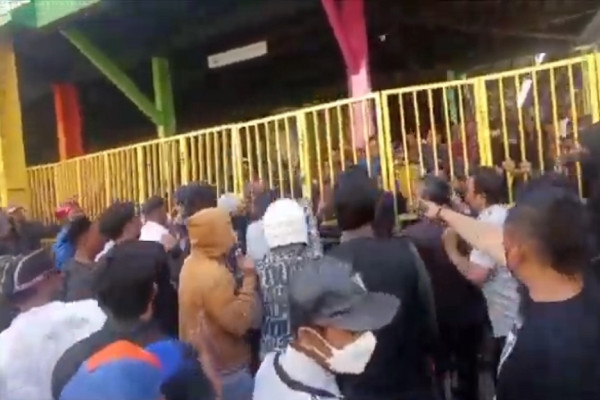 Ricuh! Aksi Saling Dorong Pecah di Pasar Butung Makassar, Ini Pemicunya