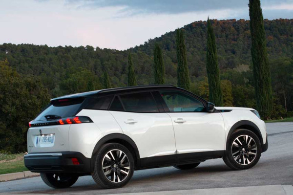 Peugeot 2008 Tampil Lebih Segar dengan Kombinasi Menarik Dua Warna