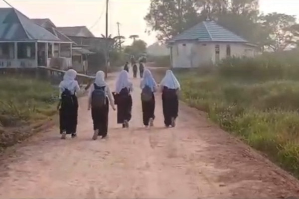 Kualitas Udara Buruk Akibat Kabut Asap Karhutla, Jam Sekolah di Ogan Ilir Mundur