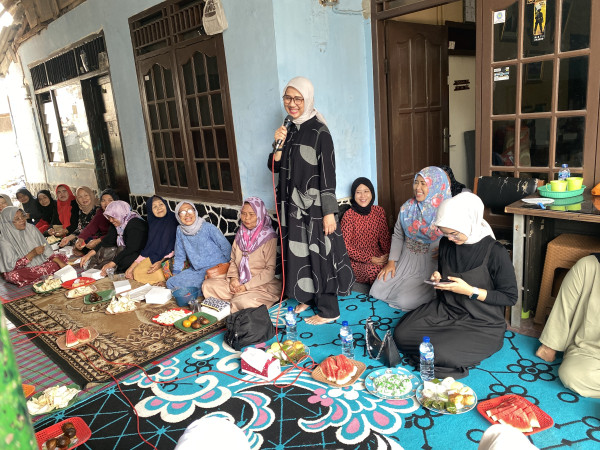 Sosialisasikan KTA Berasuransi di Pasar Minggu, Bacaleg Alva Ruslina: Bukti Nyata Perindo Sangat Berpihak Masyarakat