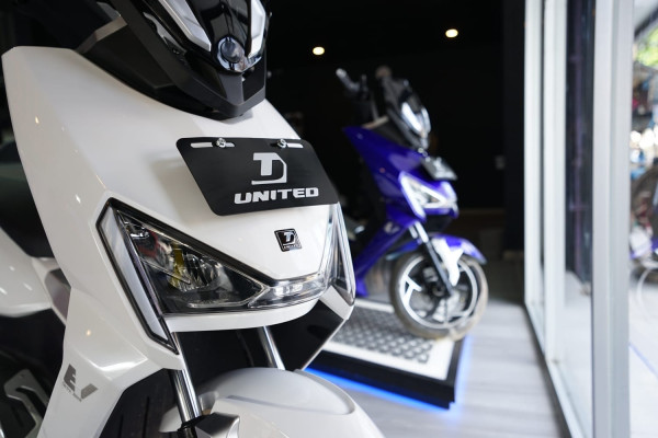 Motor Listrik Buatan Indonesia United TX1800 dan TX3000 Resmi Mengaspal di Malaysia