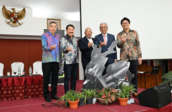 Motor Listrik Buatan Indonesia United TX1800 dan TX3000 Resmi Mengaspal di Malaysia