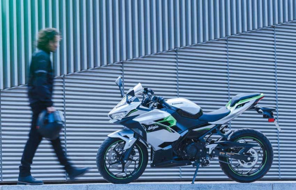 Motor Listrik Kawasaki Resmi Mengaspal, Dijual Mulai Rp100 Jutaan