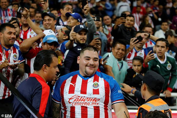 6 Juara Dunia Tinju dengan Klub Sepak Bola Idolanya, Ada Beterbiev hingga Canelo