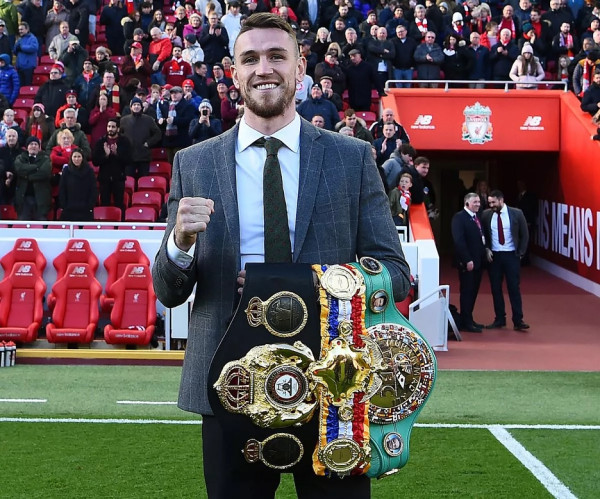 6 Juara Dunia Tinju dengan Klub Sepak Bola Idolanya, Ada Beterbiev hingga Canelo