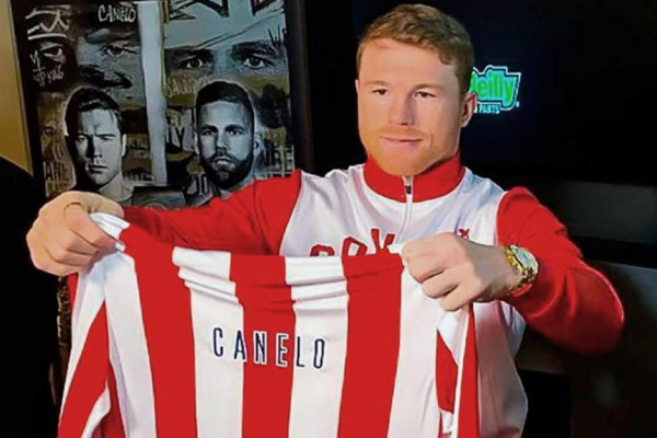 6 Juara Dunia Tinju dengan Klub Sepak Bola Idolanya, Ada Beterbiev hingga Canelo