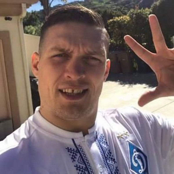 6 Juara Dunia Tinju dengan Klub Sepak Bola Idolanya, Ada Beterbiev hingga Canelo