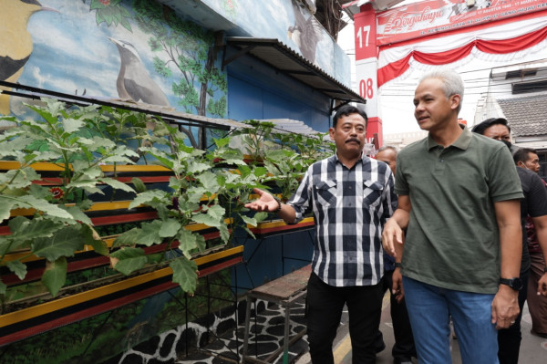 Momen Ganjar Pranowo Berkunjung ke Agro Edu Wisata Kembangan