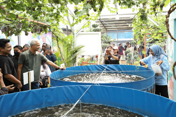 Momen Ganjar Pranowo Berkunjung ke Agro Edu Wisata Kembangan