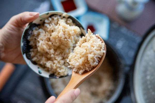 5 Makanan yang Tidak Boleh Dikonsumsi dengan Air, Picu Gangguan Pencernaan