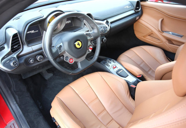 Spesifikasi dan Fitur Canggih Ferrari 458, Mobil Sports Unggulan dari Italia pada Masanya